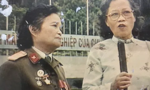 Chuyện chưa kể về cô \'thiếu nữ\' năm xưa kéo cờ Tổ quốc trong ngày 2/9